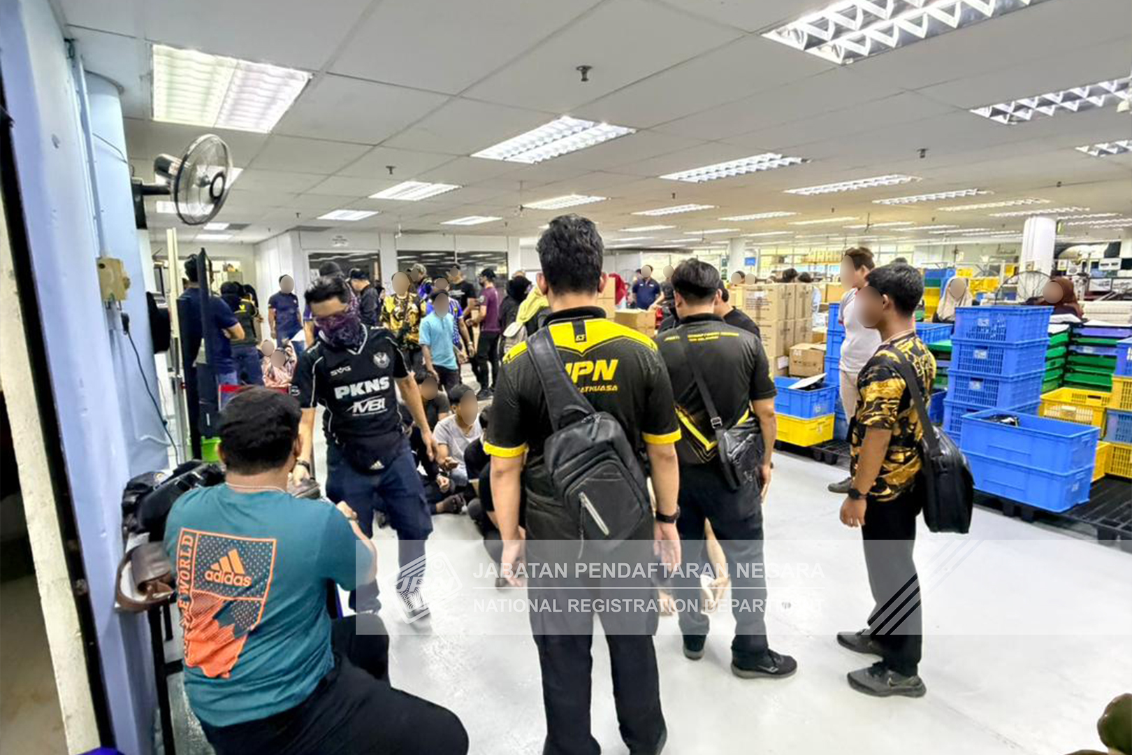 32 pekerja kilang ditahan guna kad pengenalan palsu di Pelabuhan Klang