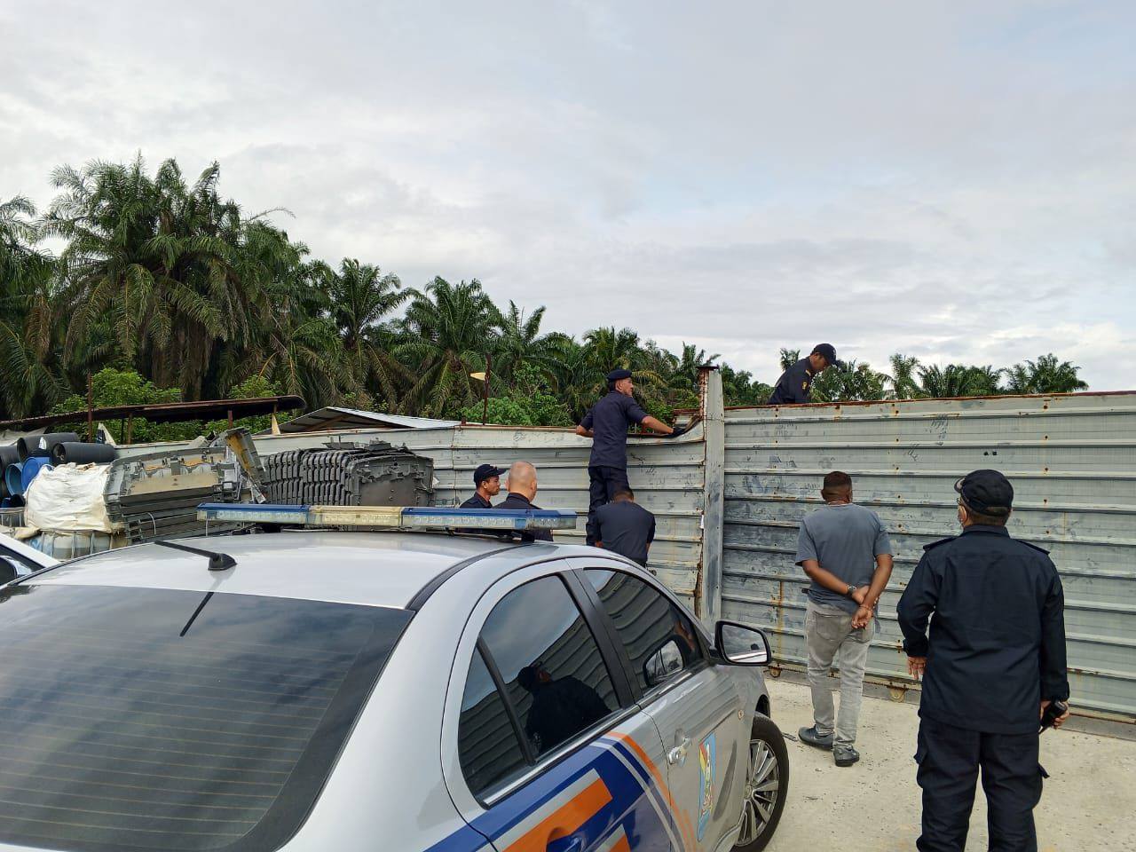 执法单位取缔八丁燕带 非法加工金属材料厂