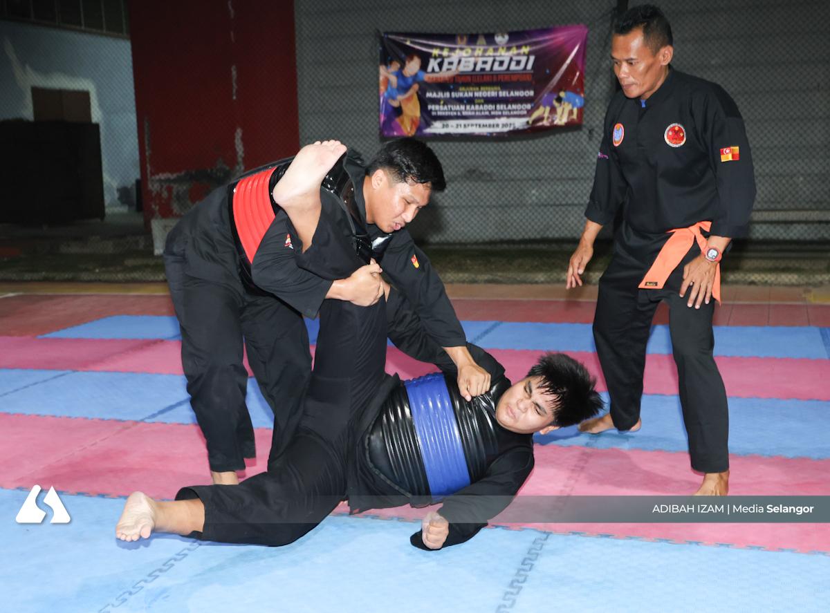 Tempuh perjalanan 100km demi cinta pada seni silat