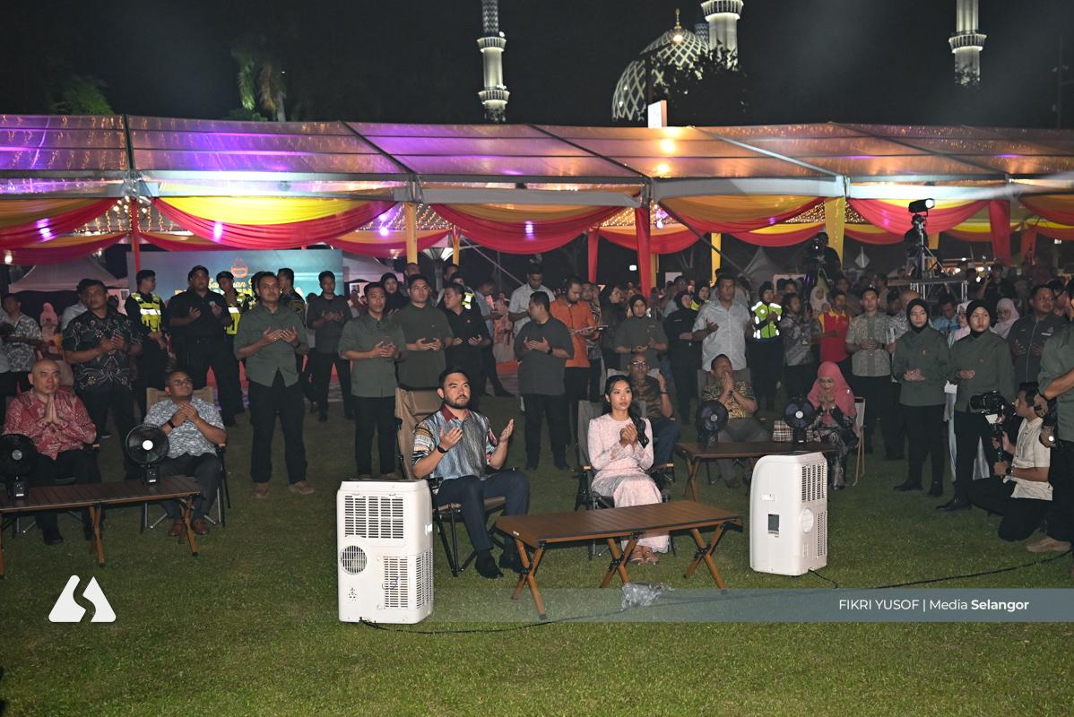 Ribuan rakyat meriahkan Santunan Kasih Pengantin Diraja di Dataran Kemerdekaan