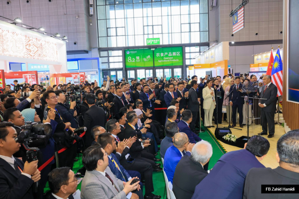 扎希：为我国中小企开拓新机遇  中总连续8届参与进博会感自豪