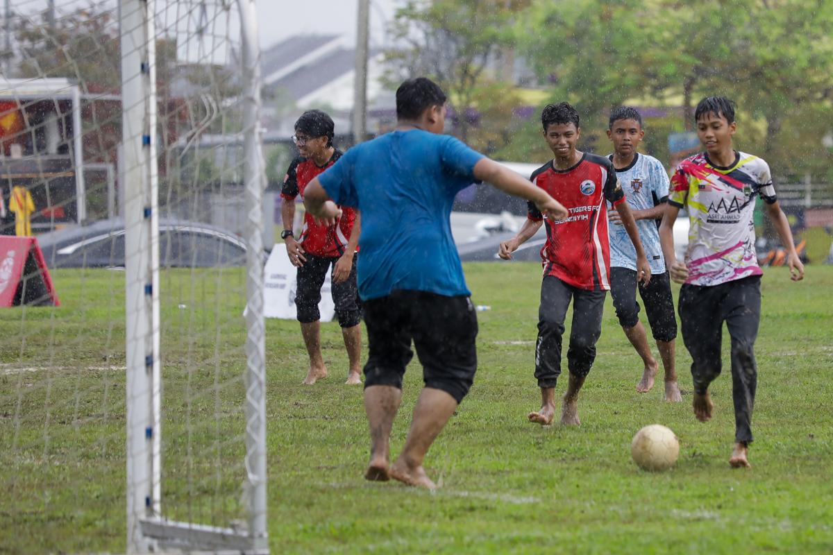 Sokong minat anak, pilih akademi bola sepak tepat