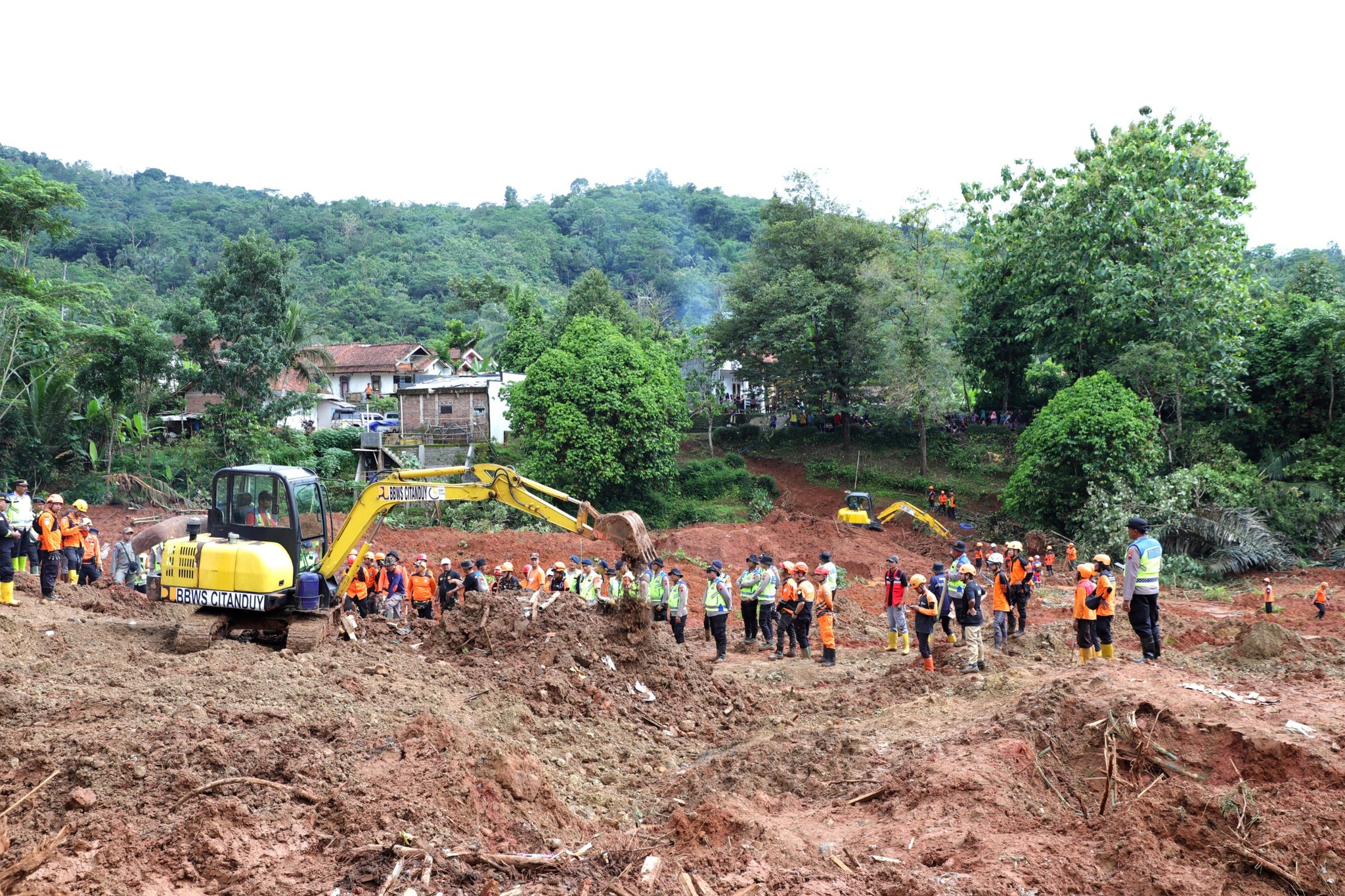 Angka kematian tanah runtuh di Cilacap, Indonesia meningkat kepada 11