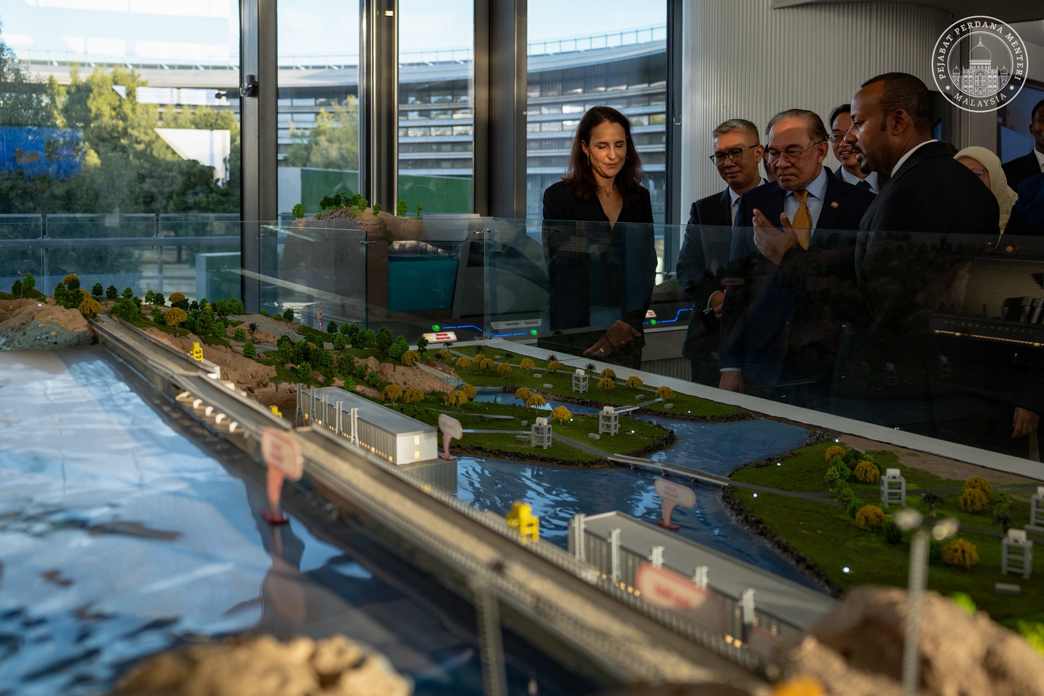 官访埃塞俄比亚第二天 安华参观阿杜瓦博物馆