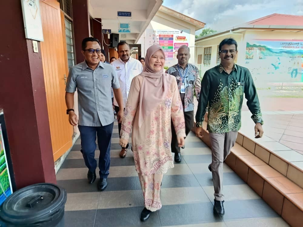 கல்வி அமைச்சர் கிளேபாங் தமிழ்ப்பள்ளிக்கு திடீர் வருகை; பள்ளி இணைக்கட்டிடத்திற்குக் கோரிக்கை விடுக்கபட்டது