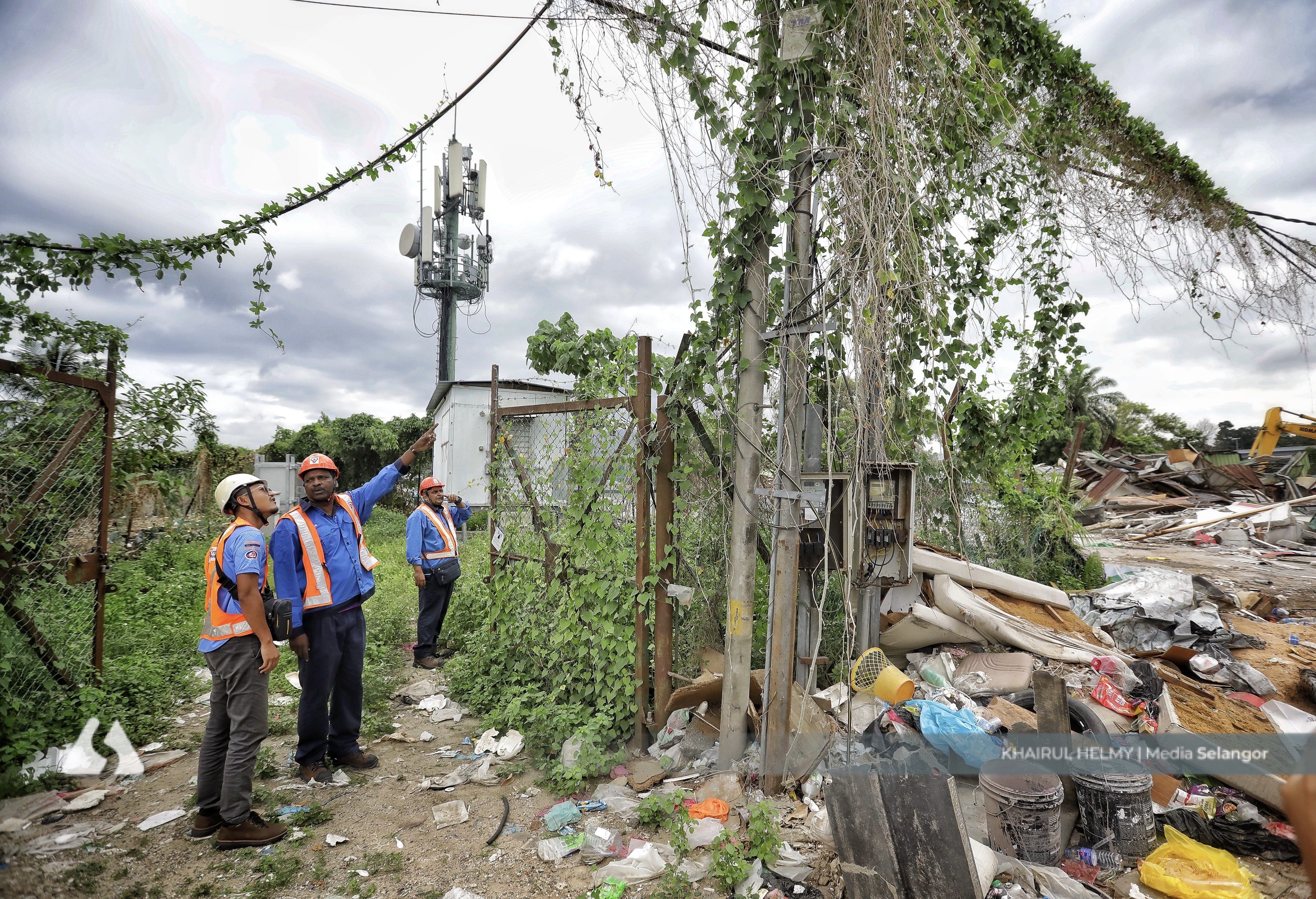 Lebih 20 tahun ceroboh tanah kerajaan, 40 kilang haram di Sungai Buloh diroboh
