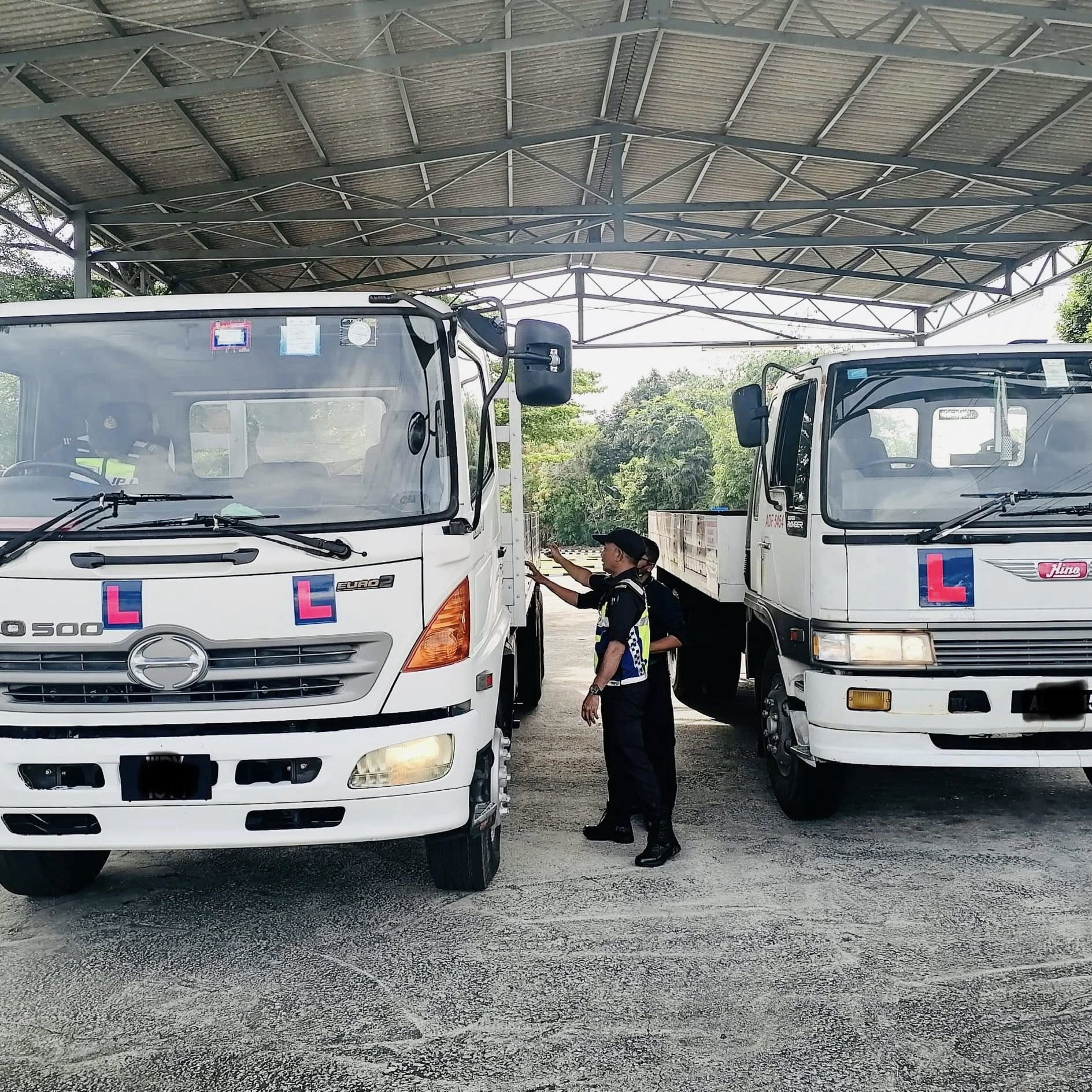 雪州陆交局查3驾驶学院 发22警告信确保安全合规