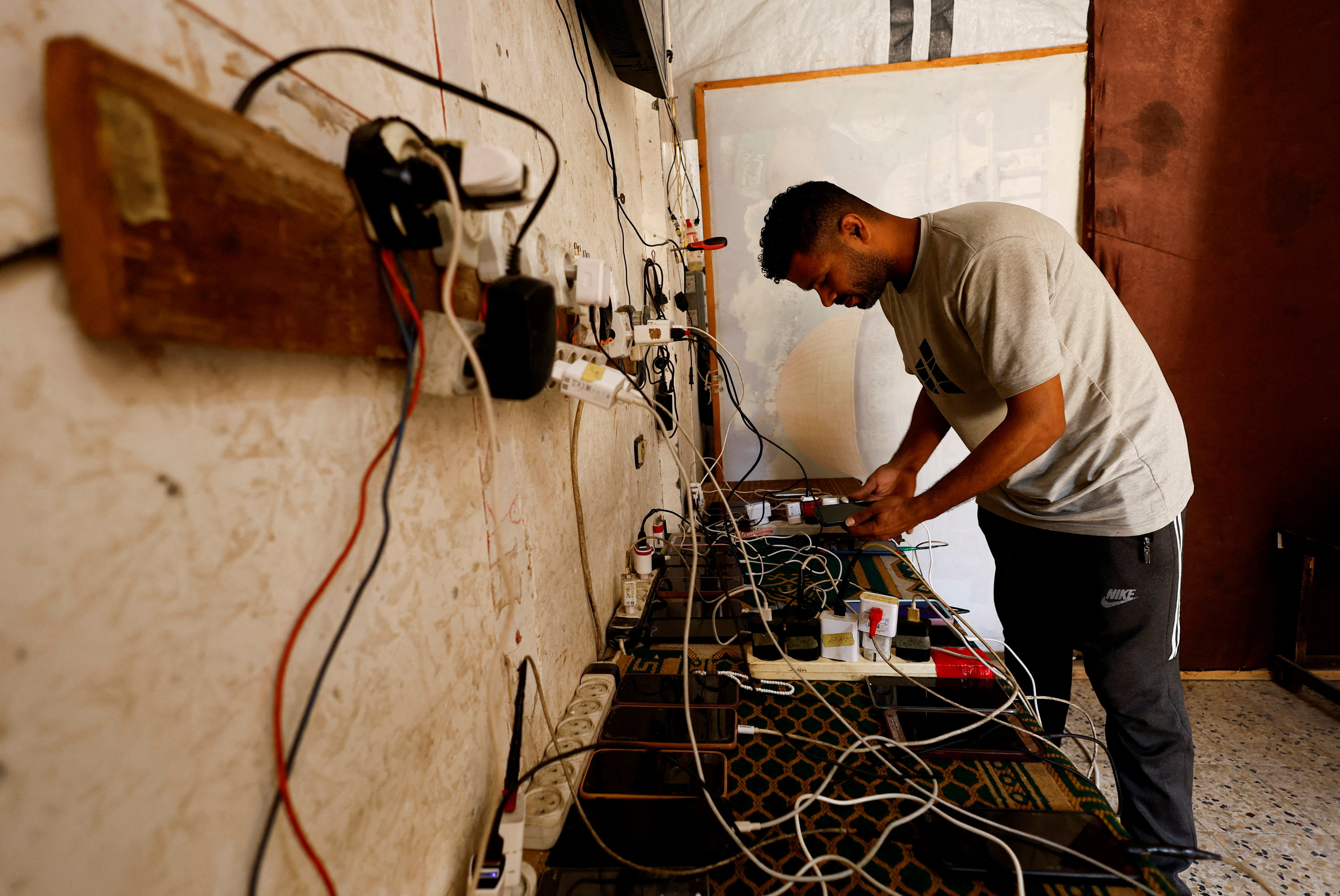 Gaza families still without electricity despite ceasefire