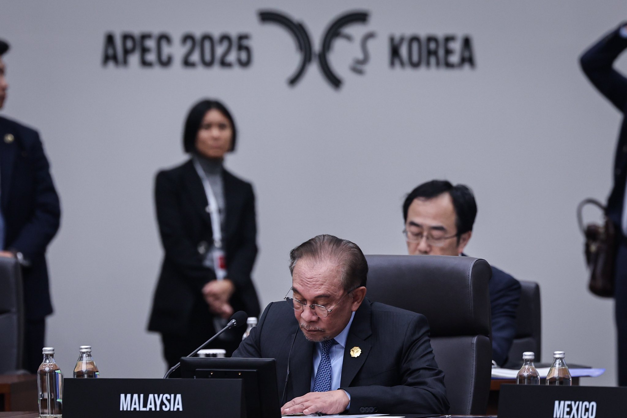 东盟精神闪耀APEC会议  习近平等领袖祝贺安华