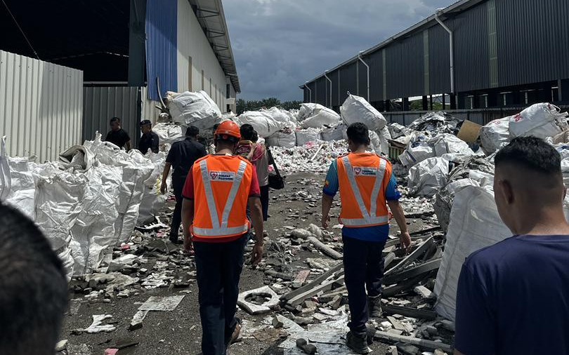 Premis barangan lusuh tanpa lesen ditutup, warga asing ditahan