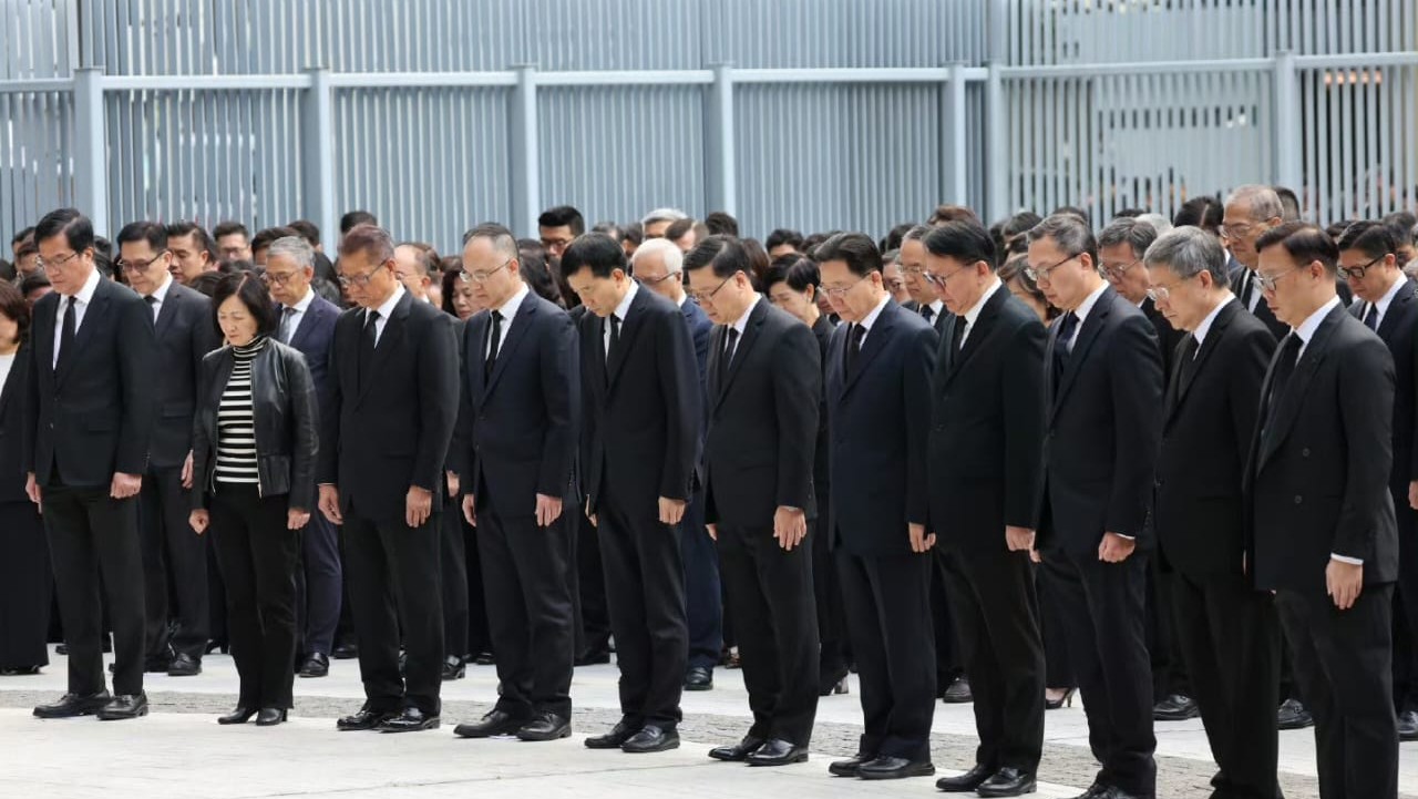 香港今日起降半旗三日   李家超与众官员默哀