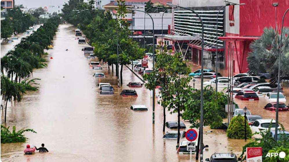 வியட்நாமில் வெள்ளப்பேரிடர் - மரண எண்ணிக்கை 16ஆக உயர்வு 