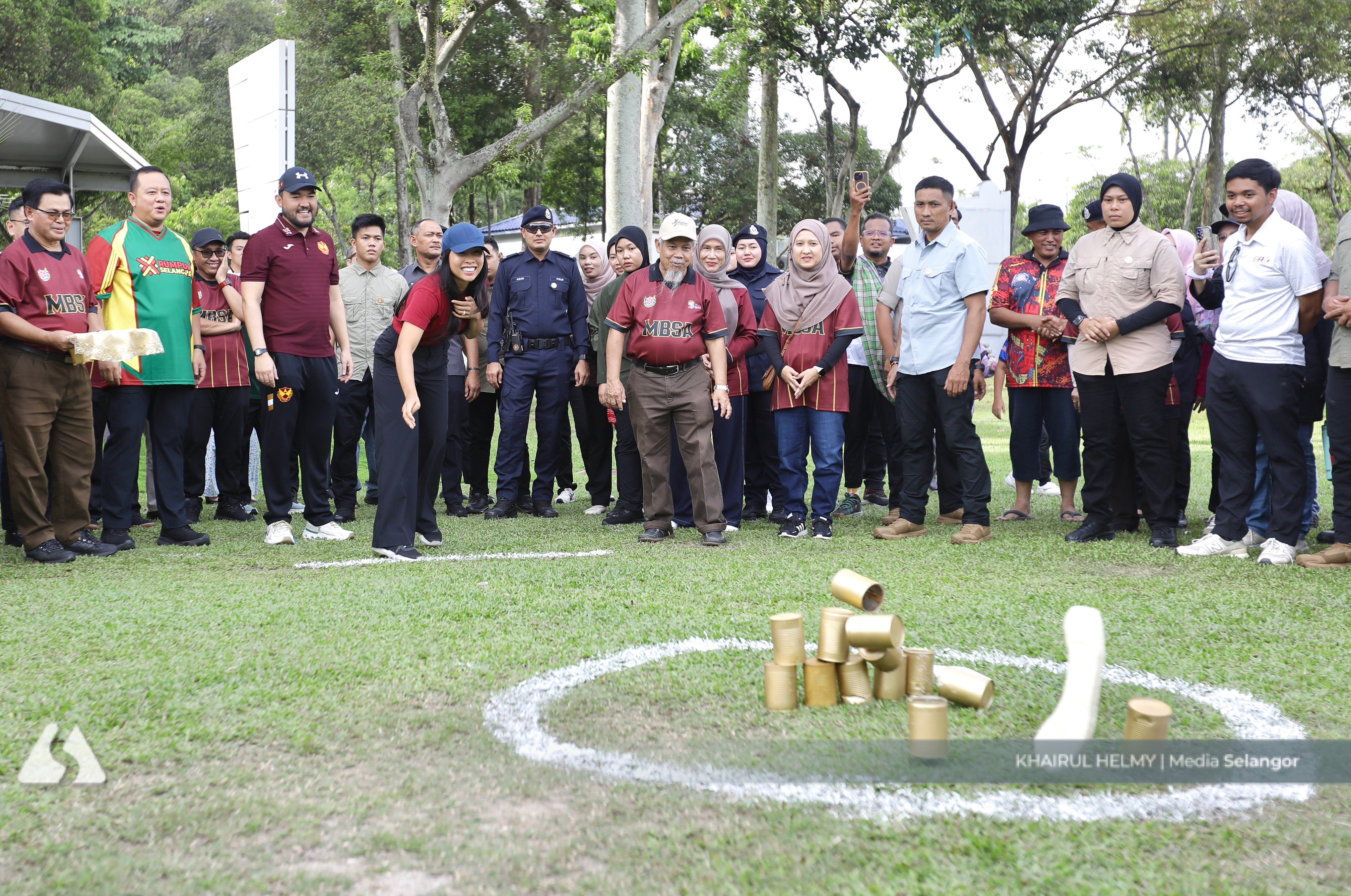 Raja Muda Selangor, isteri warnai sukan rakyat sempena Majlis Santunan Kasih