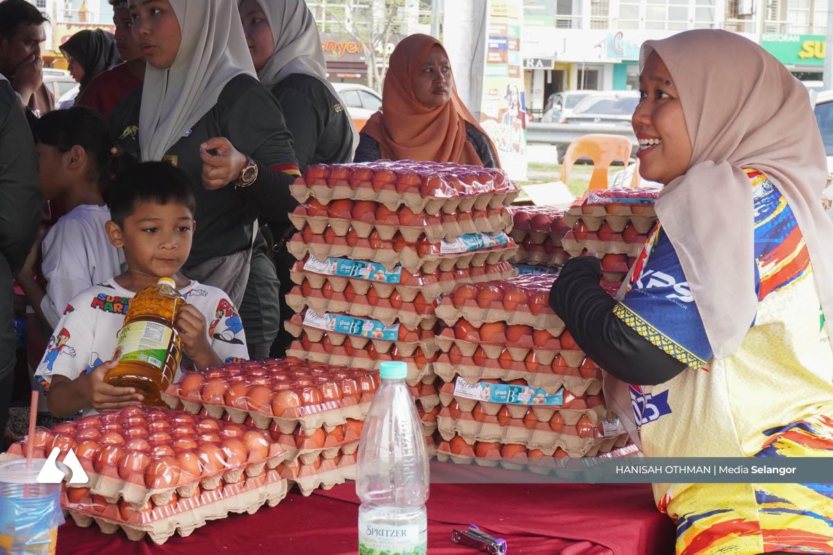 Jualan telur RM1 sepapan tarik pengunjung, ringankan belanja mingguan 