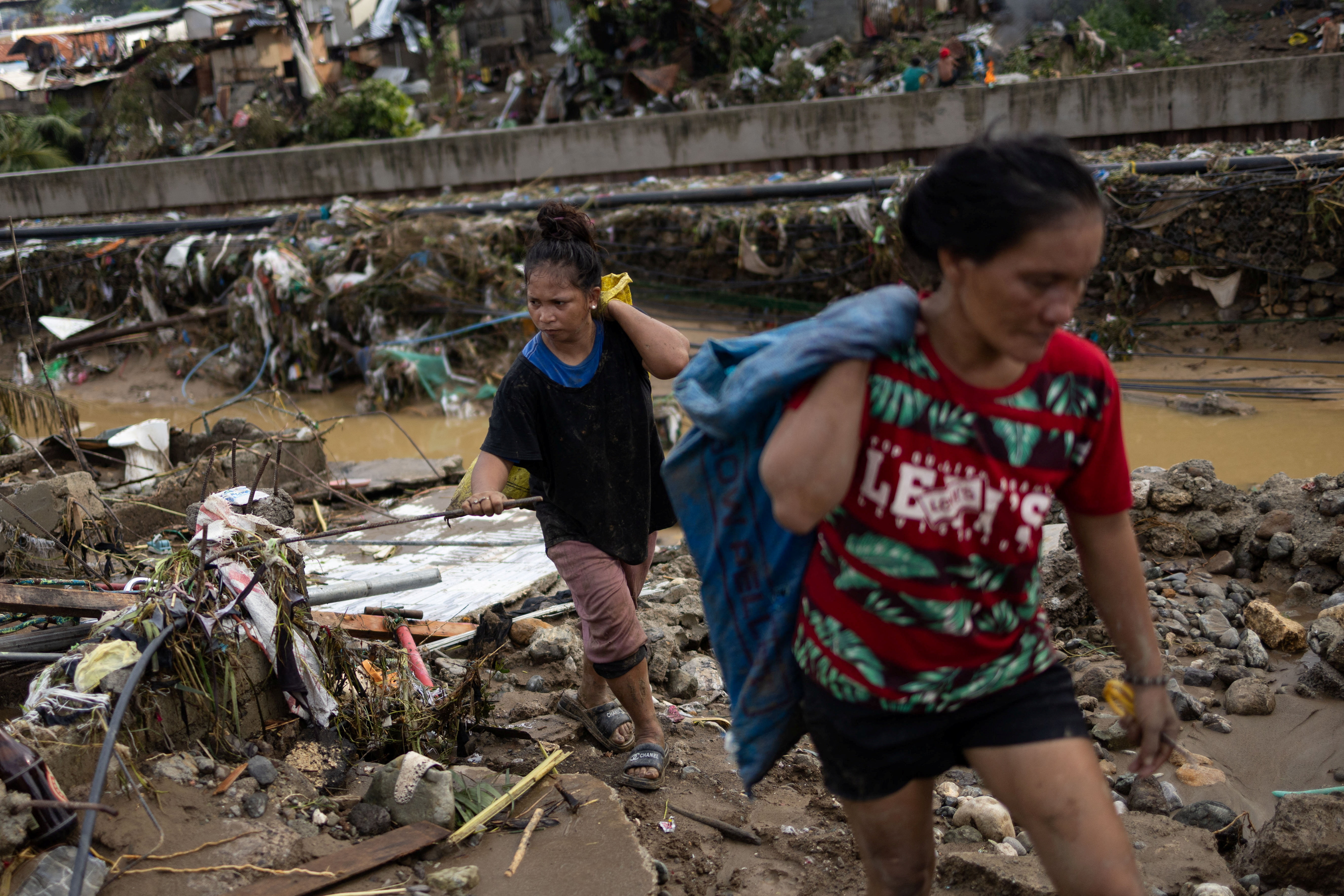 Typhoon Tino kills 58 in the Philippines, heads toward Vietnam