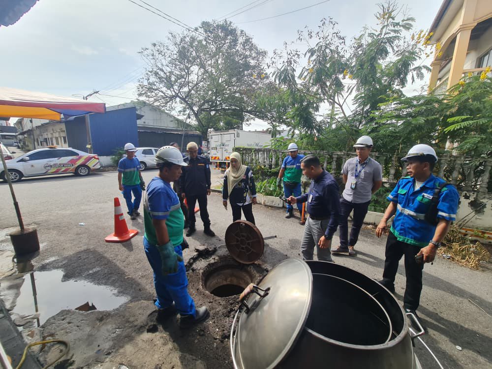 巴生市厅检举双溪达勿路商区 无牌营业等违规业者接5罚单