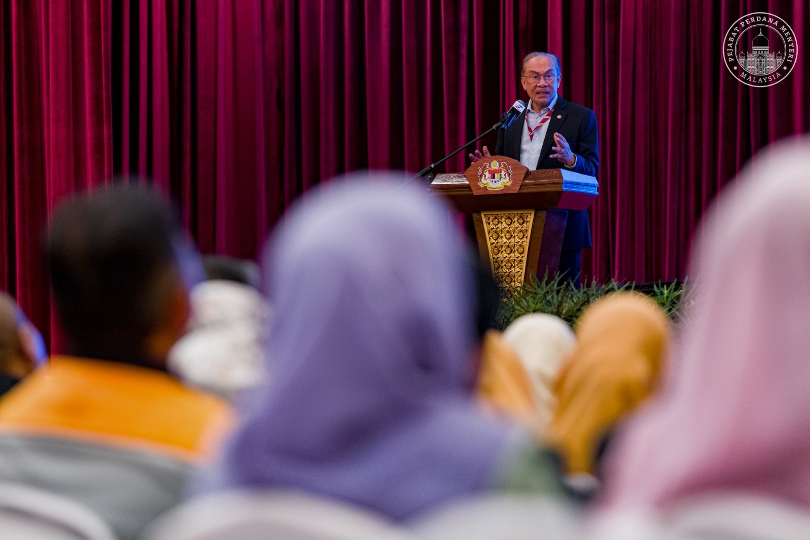 நாட்டின் ஒற்றுமையைப் பேணுவதில் முனைப்பு காட்டுவீர்- பிரதமர் அன்வார் வலியுறுத்தல் 