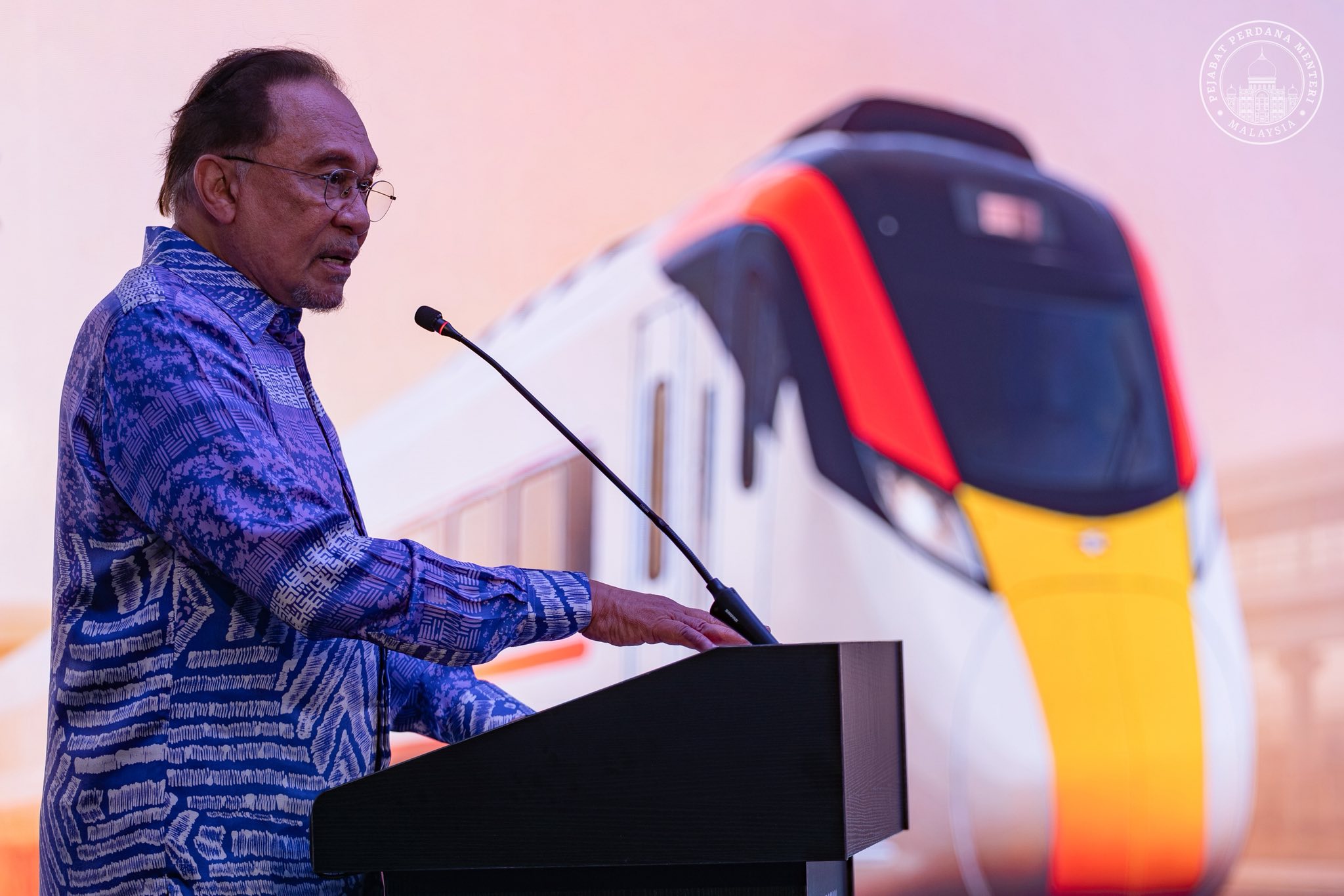 首相吁火车站发展应优先考虑小商贩