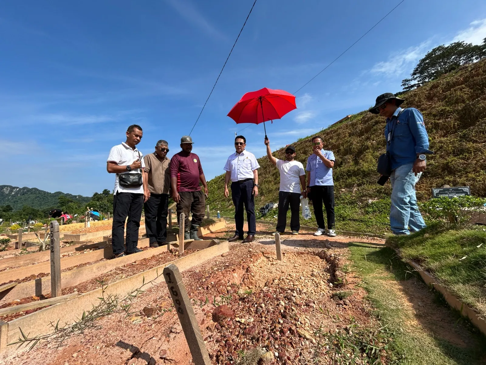 Kerja baik pulih tanah mendap di kubur Ukay Perdana giat dijalankan