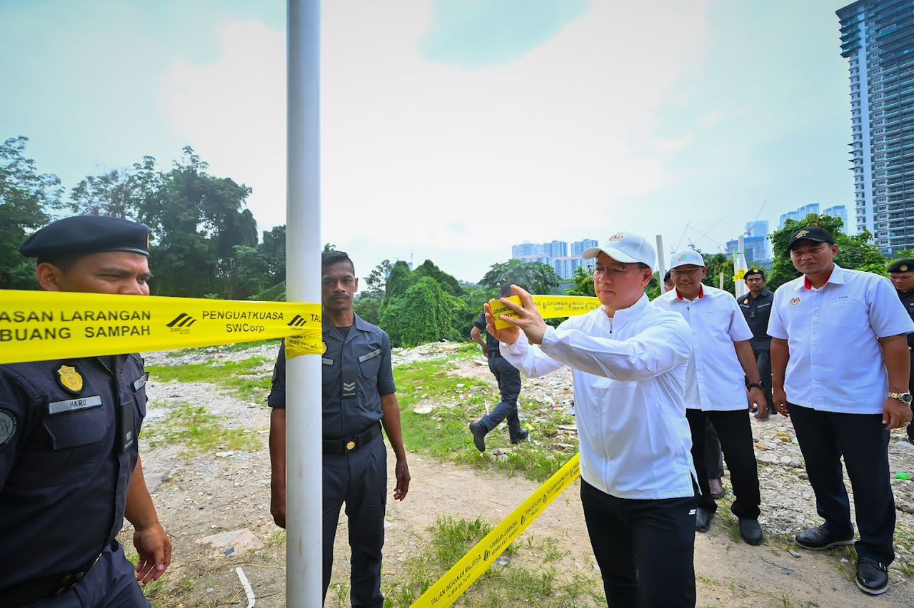 房地部关3634非法垃圾场 22宗控上庭.总罚款49万