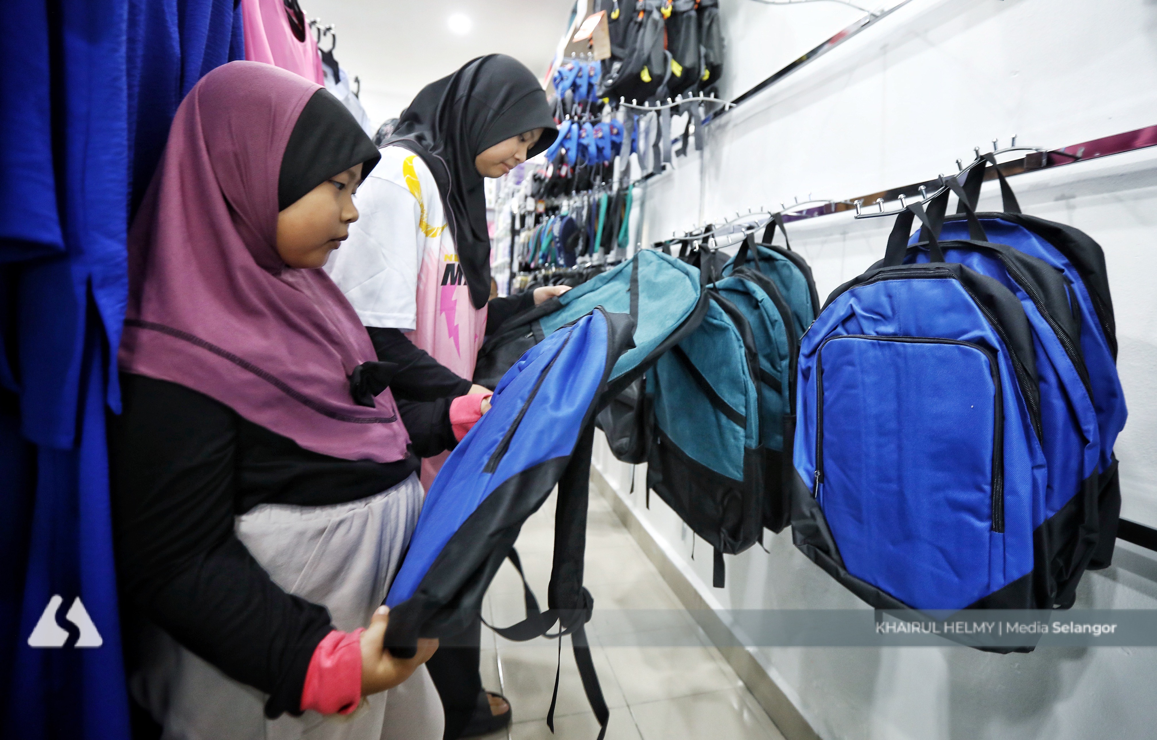 100 anak yatim terima bantuan kelengkapan sekolah libat sumbangan RM25,000