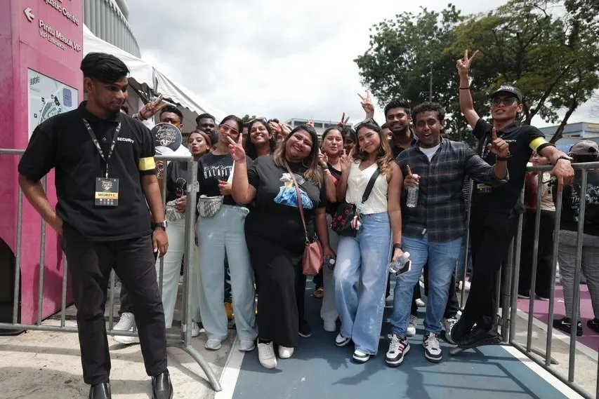 மலேசிய  தமிழ்ப் பள்ளிகளுக்கு விஜய் என்ன செய்ய முடியும்?  ரசிகர்கள்  மாலிக் ஸ்ட்ரீம்சிடம்   கேள்வி