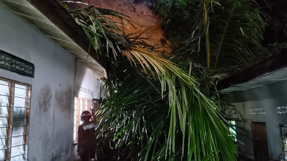 Hujan lebat, dua rumah terjejas tanah runtuh di Lembah Jaya Utara