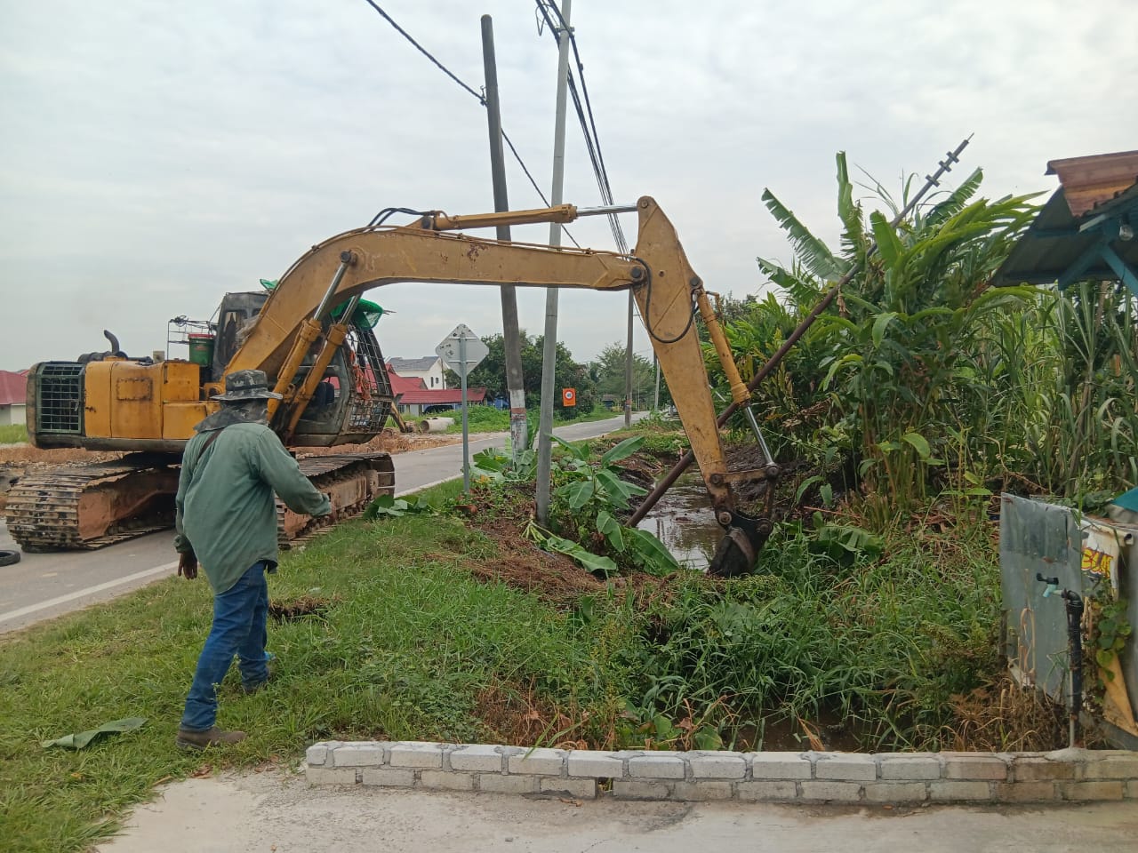 JPS laksana kerja pendalaman dan pelebaran parit, kurangkan risiko banjir