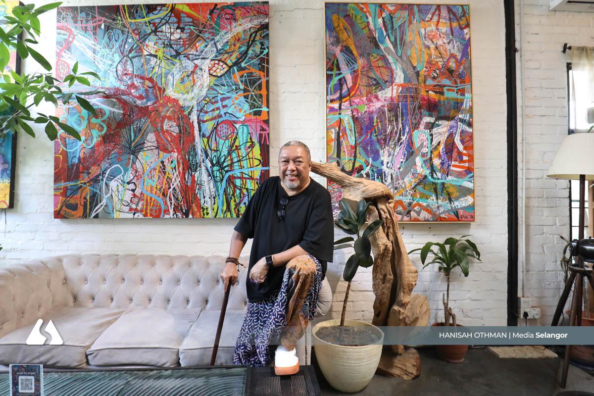 Secangkir kopi dalam nuansa warna