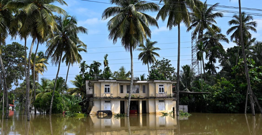 இலங்கையில் டித்வா புயலால் ஏற்பட்ட வெள்ளத்தில் 355 பேர் மரணம்