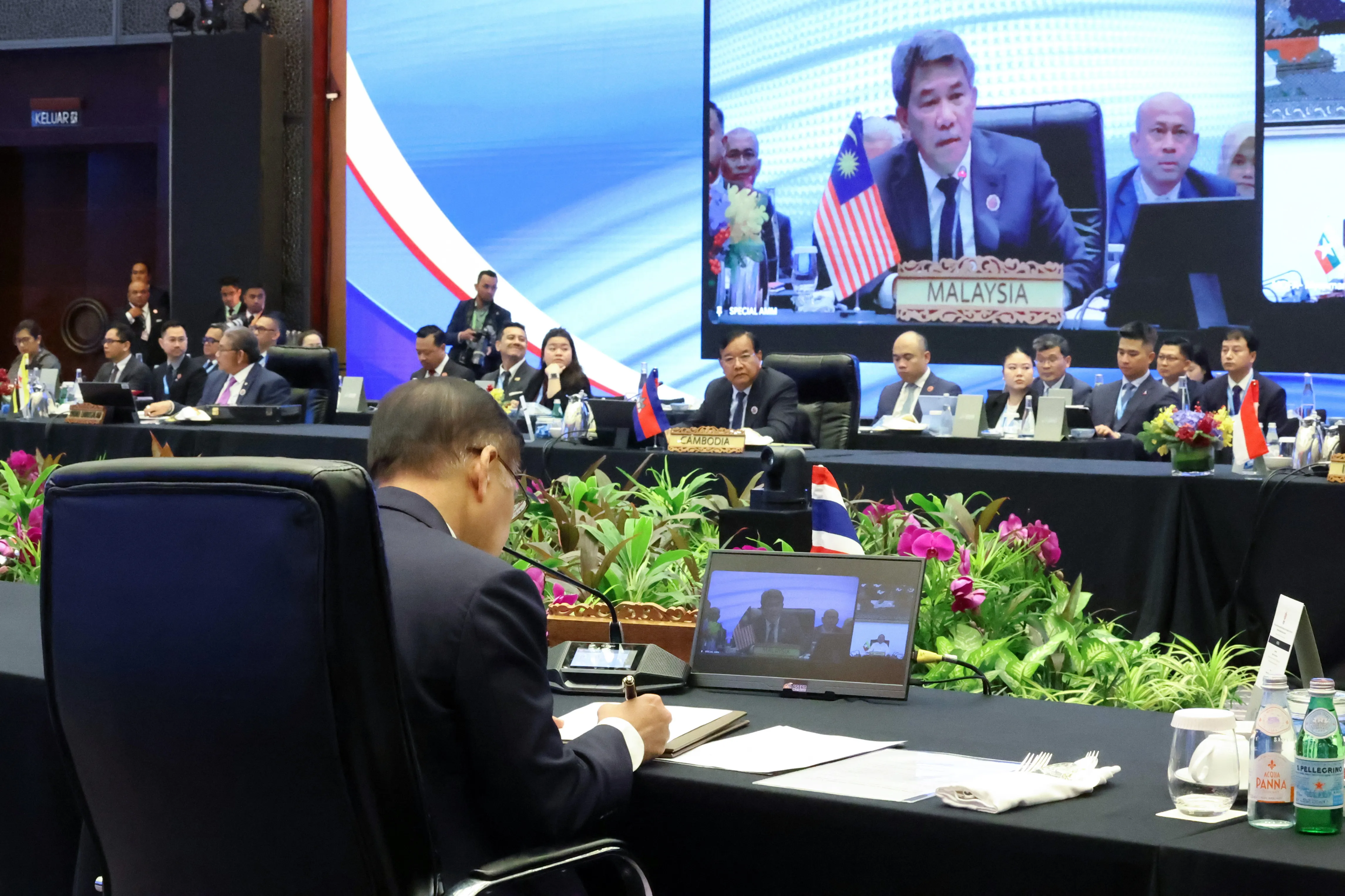 Cambodian, Thai leaders join Asean counterparts at special KL meeting