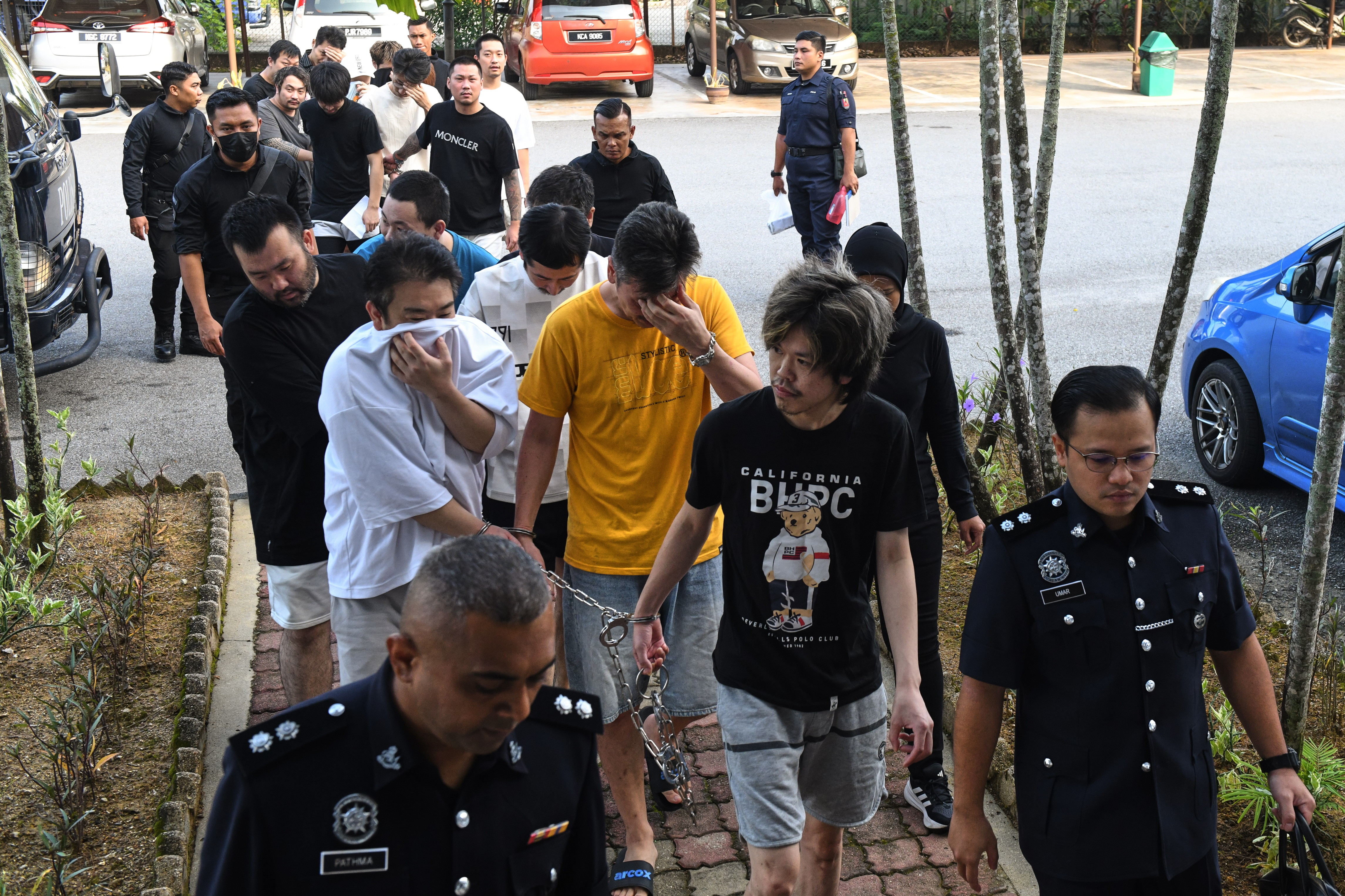 18中日男女被控跨国诈骗 全数不认罪准以8000保外