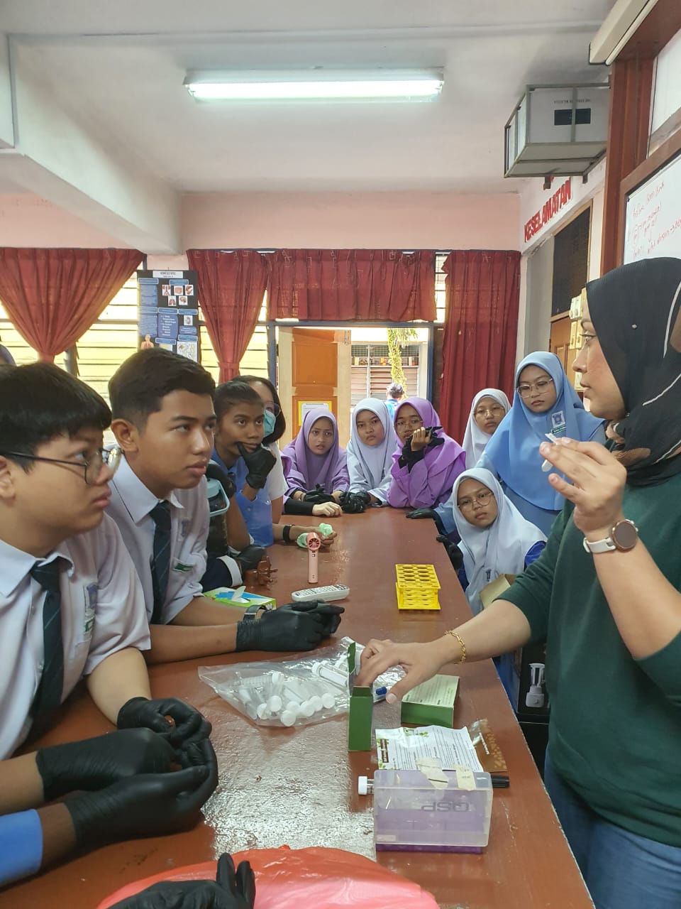 200 pelajar SMK Banting hasilkan baja organik dari sisa makanan