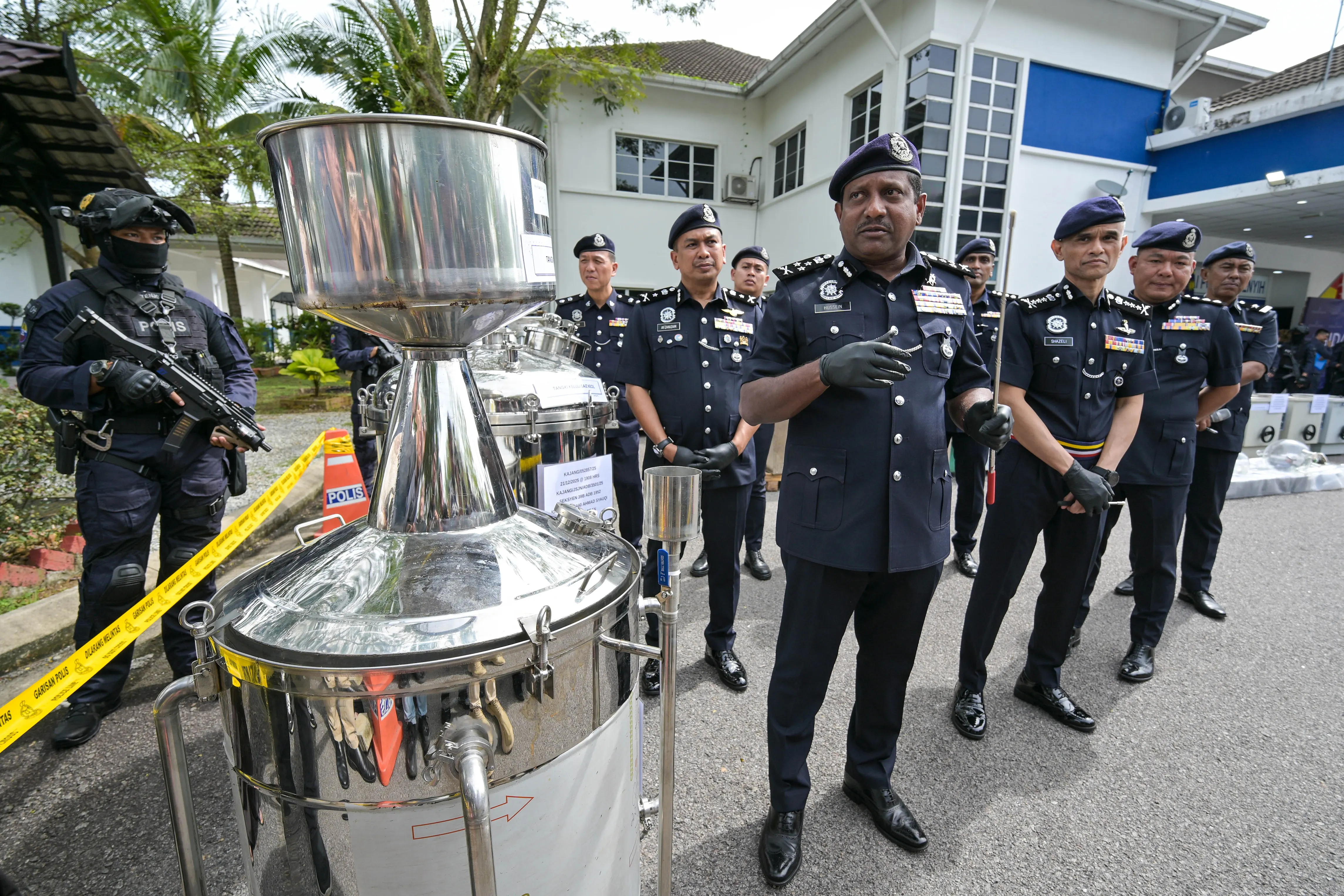 警捣破东亚操控跨国贩毒集团　起获逾6吨.市值逾10亿毒品