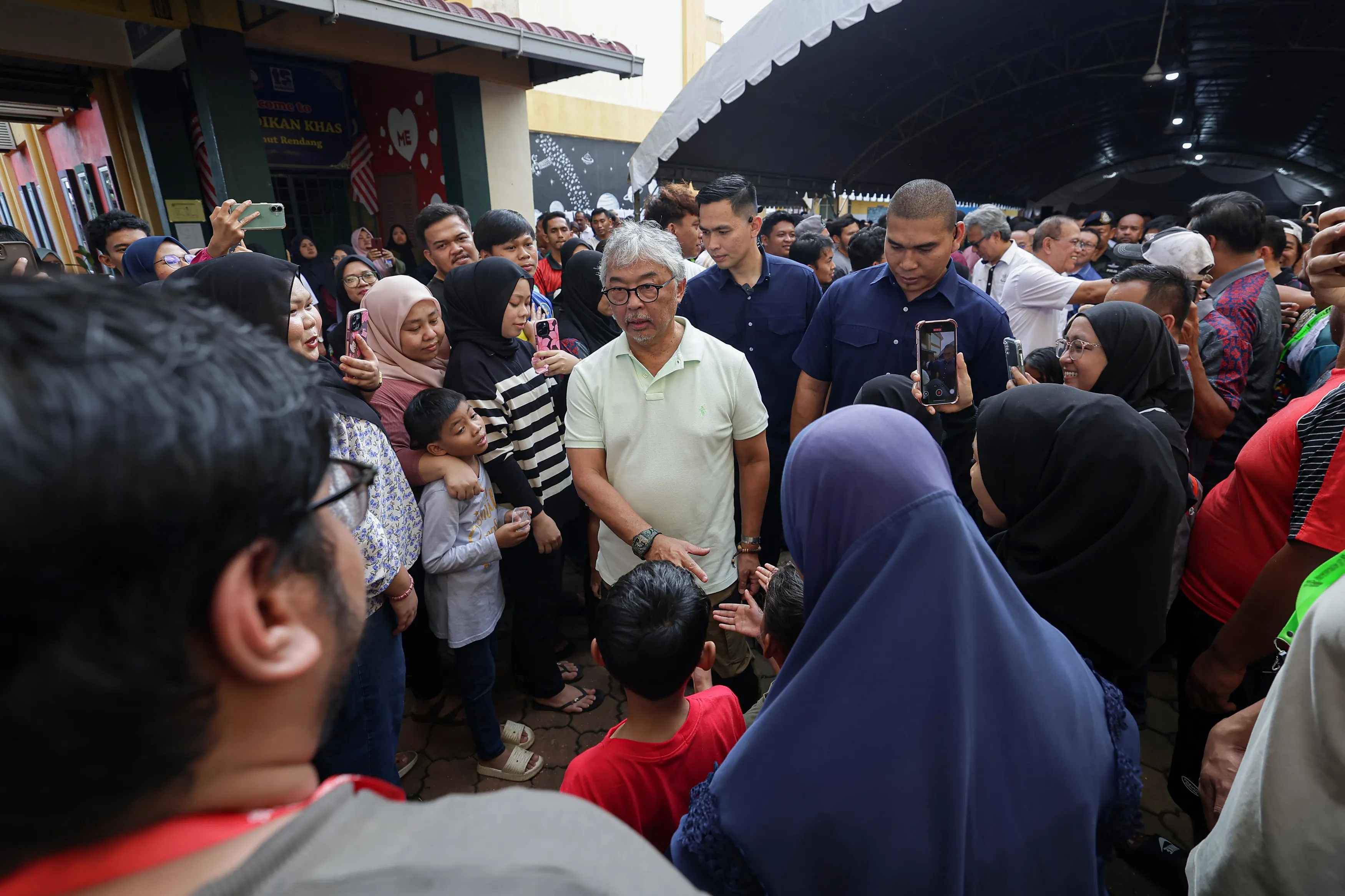 Jangan politikkan isu agihan makanan lewat di PPS - Sultan Pahang