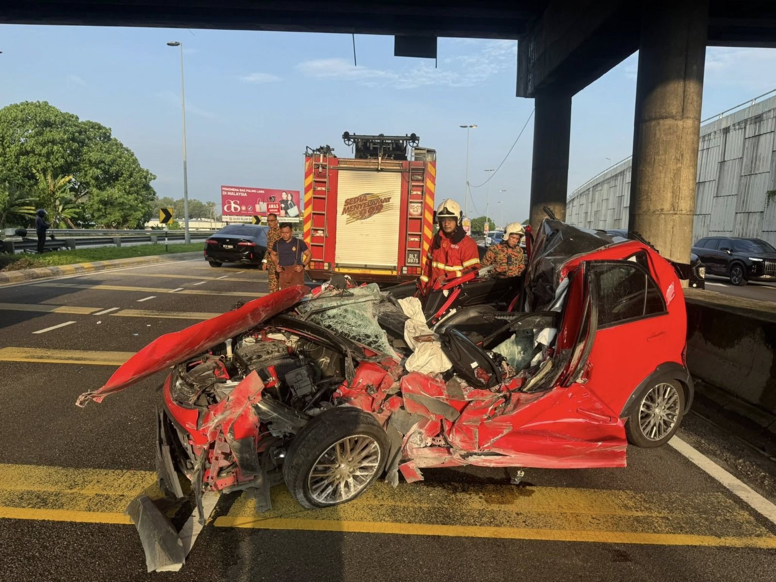 சுங்கை பூலோ மேம்பாலத்தின் அருகே கார் விபத்து: இந்தியப் பெண் உயிரிழப்பு