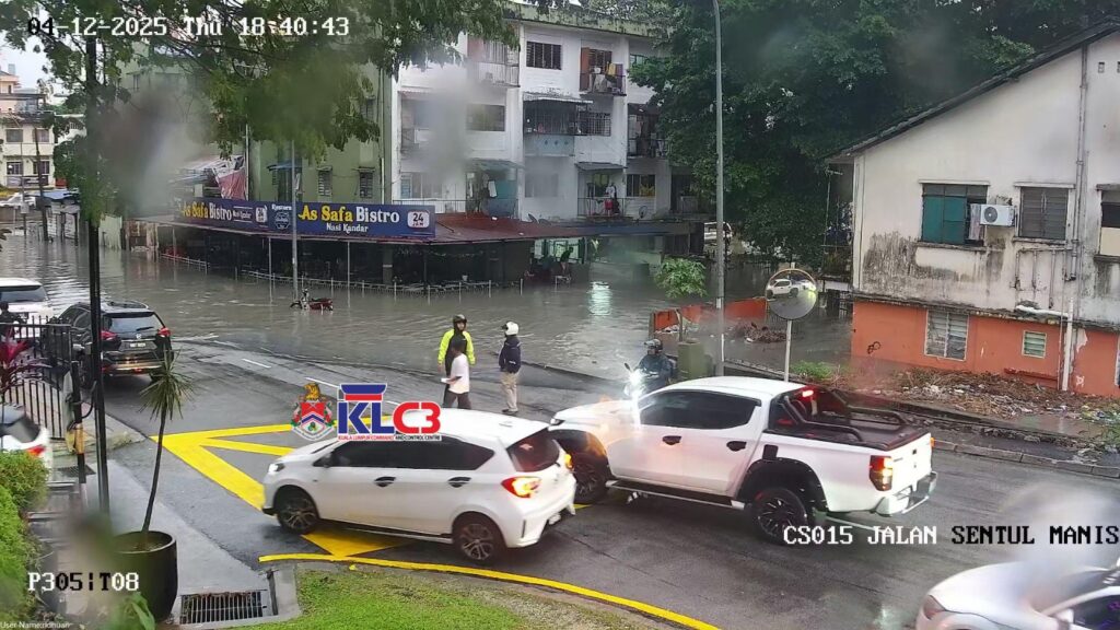 Hujan lebat punca banjir kilat di ibu negara, laluan utama sesak