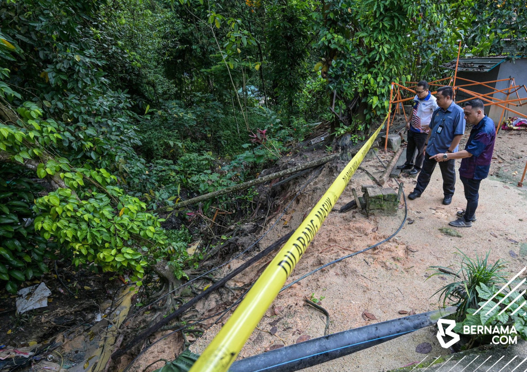 Tanah runtuh: 47 penduduk kampung Orang Asli berlindung di PPS