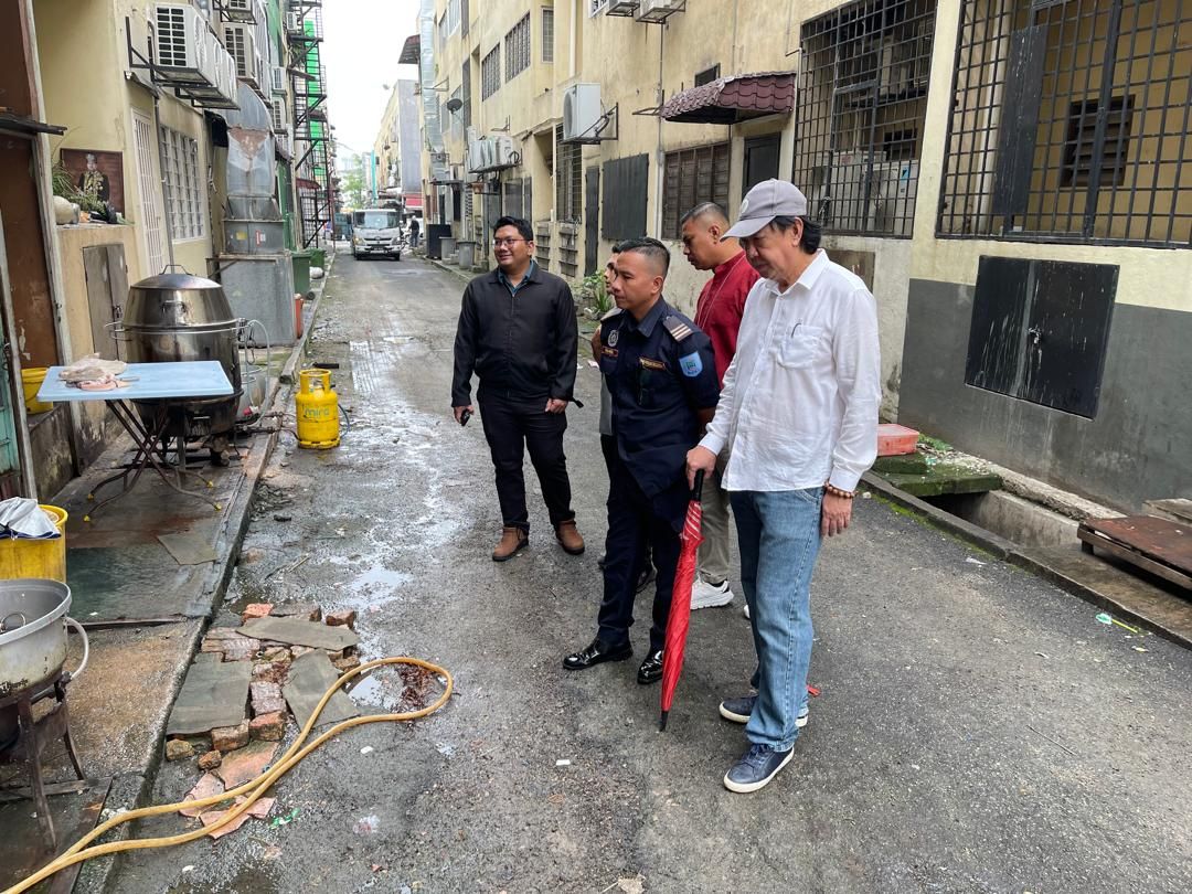 皇冠城商业区承包商“跑路”卫生恶化     张睷洋促市议会寻长期对策