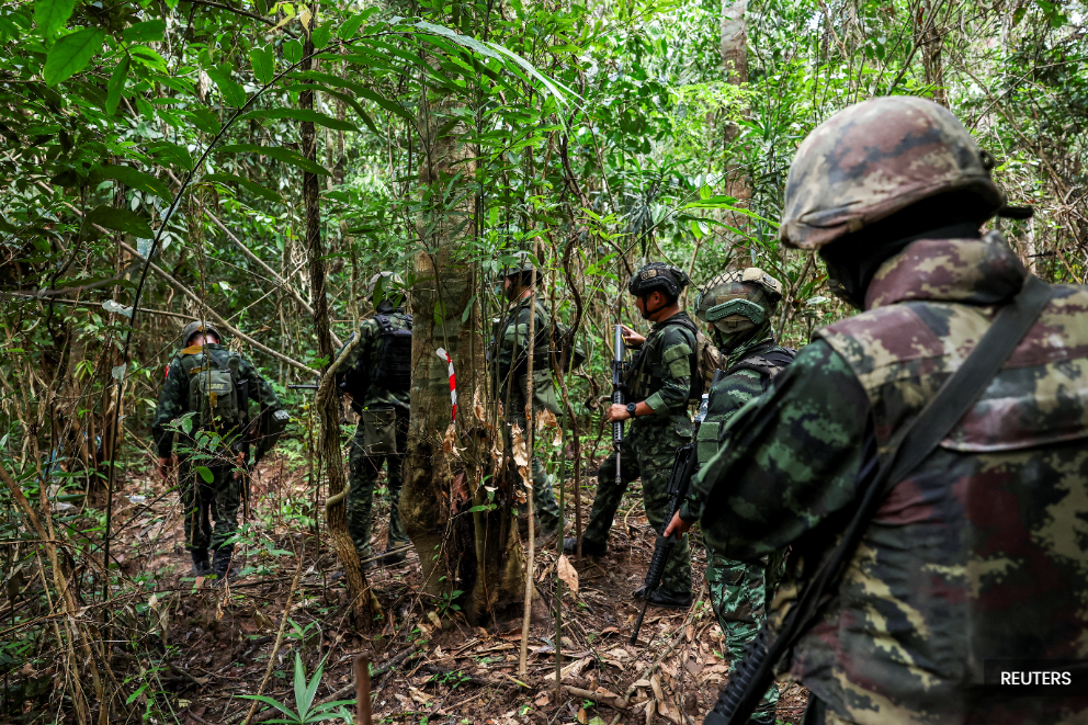 கம்போடியா எல்லையில் சண்டை பரவியதால் தாய்லாந்து கடற்கரையில் ஊரடங்கு உத்தரவை அறிவிக்கிறது