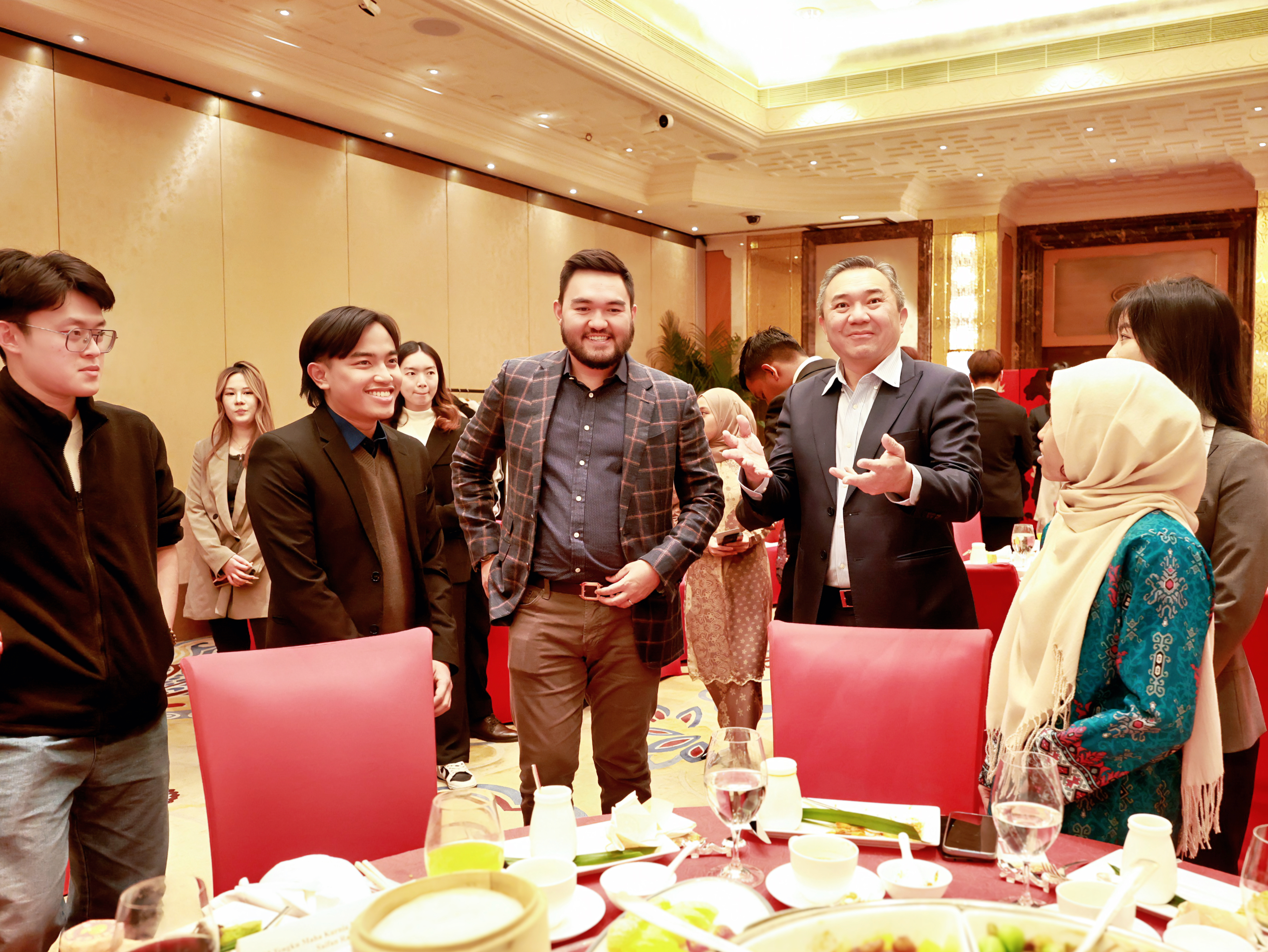 雪州王储历史性访问北京 黄思汉陪同聚焦青年与科技