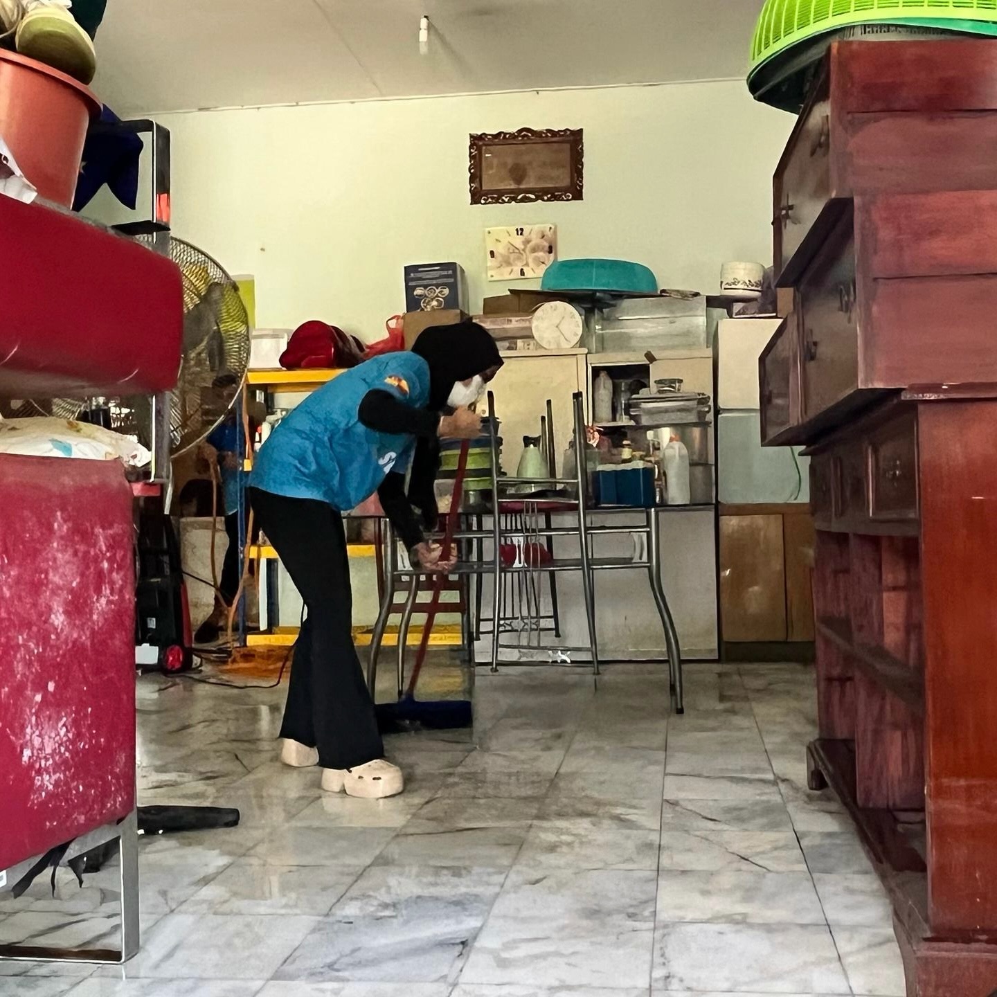 SERVE continues cleaning operations in Lubuk Jaya, easing flood victims' burdens