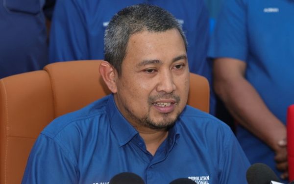 萨鲁丁跟随慕尤丁 辞柔州国盟主席