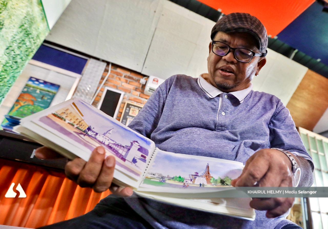 Dari but kereta ke Galeri Shah Alam: Karya Haron Mokhtar dihargai Sultan Selangor