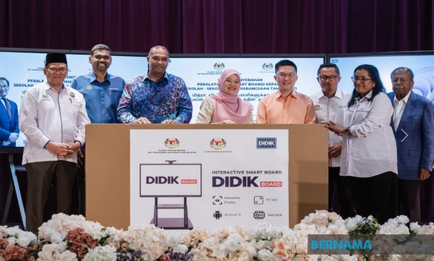 தமிழ்ப்பள்ளிகளுக்கு திறன் பலகை வழங்கும் புதிய திட்டம் - மித்ரா