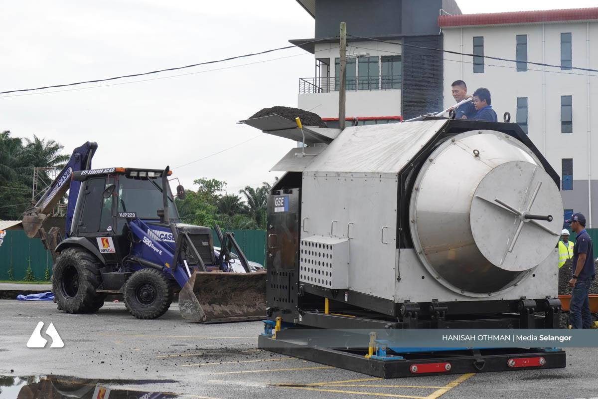 Selangor employs environmentally friendly road-patching tech