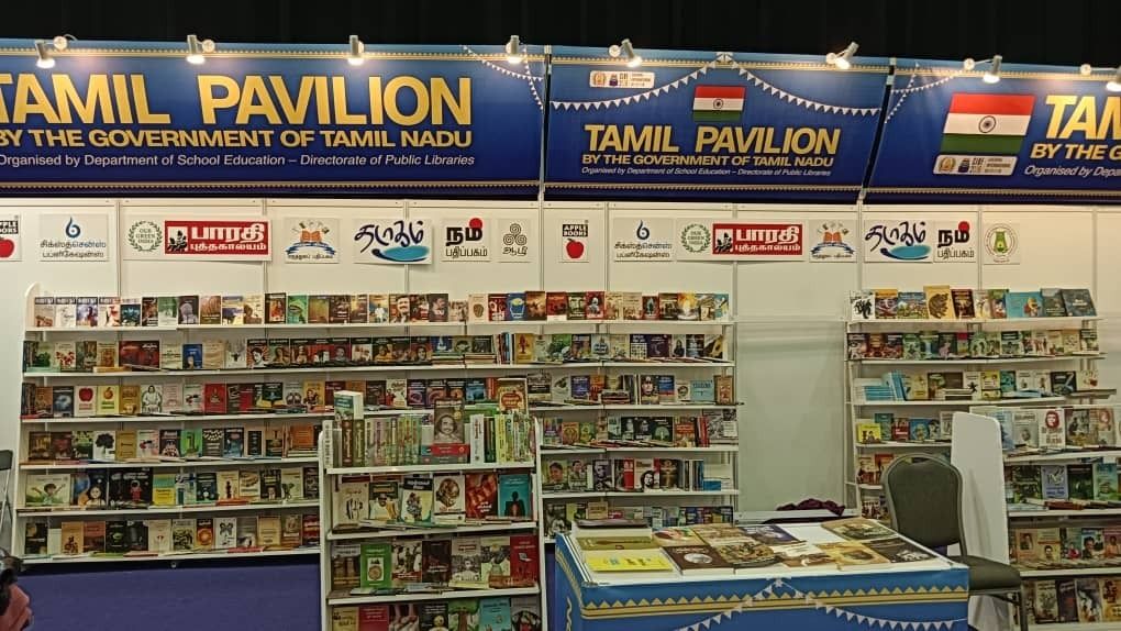 சிலாங்கூர் அனைத்துலகப் புத்தகக் கண்காட்சியில் TAMIL PAVILLION முகப்பு - தமிழ்ப் புத்தகங்களும் கண்காட்சிக்கும் விற்பனைக்கும் வைக்கப்பட்டுள்ளன