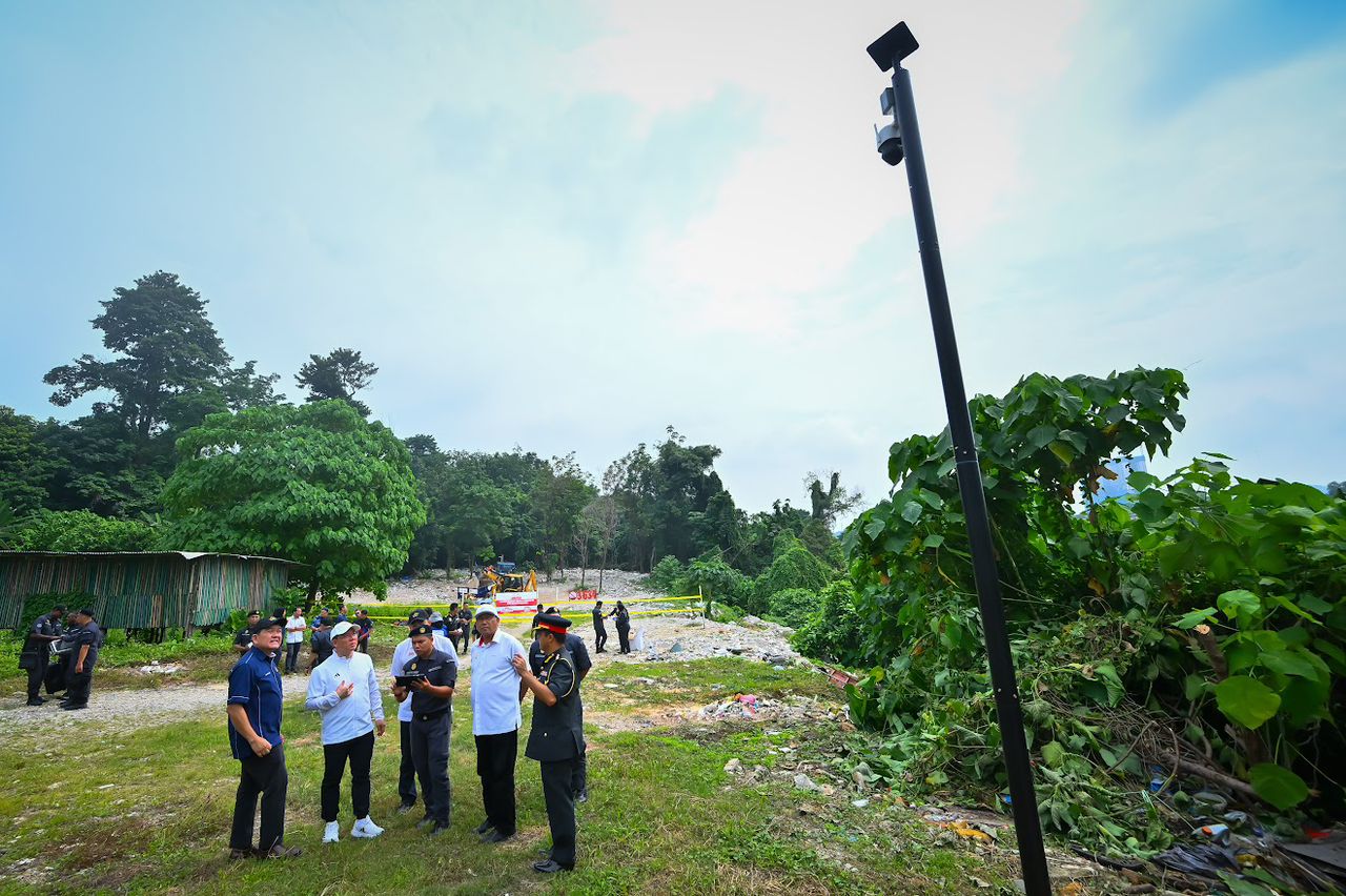 房地部关3634非法垃圾场 22宗控上庭.总罚款49万