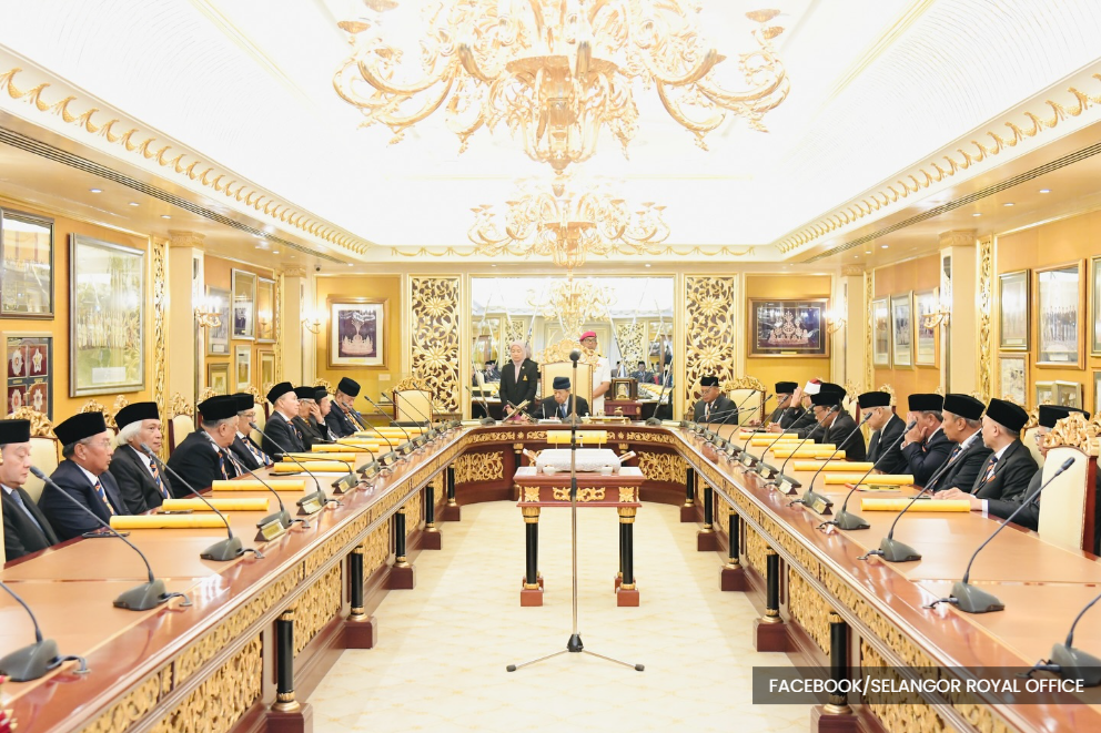 MB takes oath of reappointment to Selangor Royal Council 