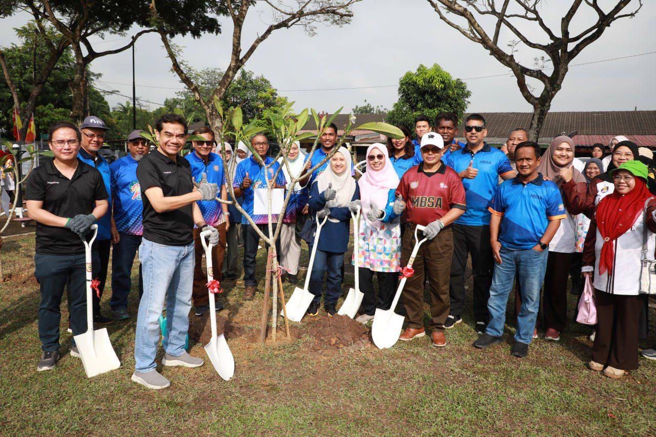 Lebih 2,500 pokok ditanam di Seksyen 24, 300 sukarelawan terlibat